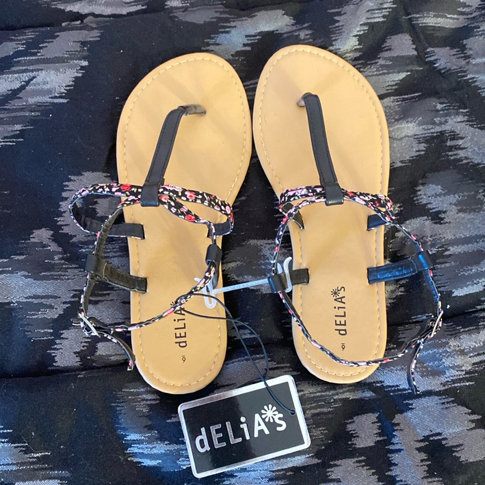 dELiA*s size 6, open toed sandals